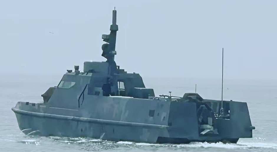 Chinese minehunter